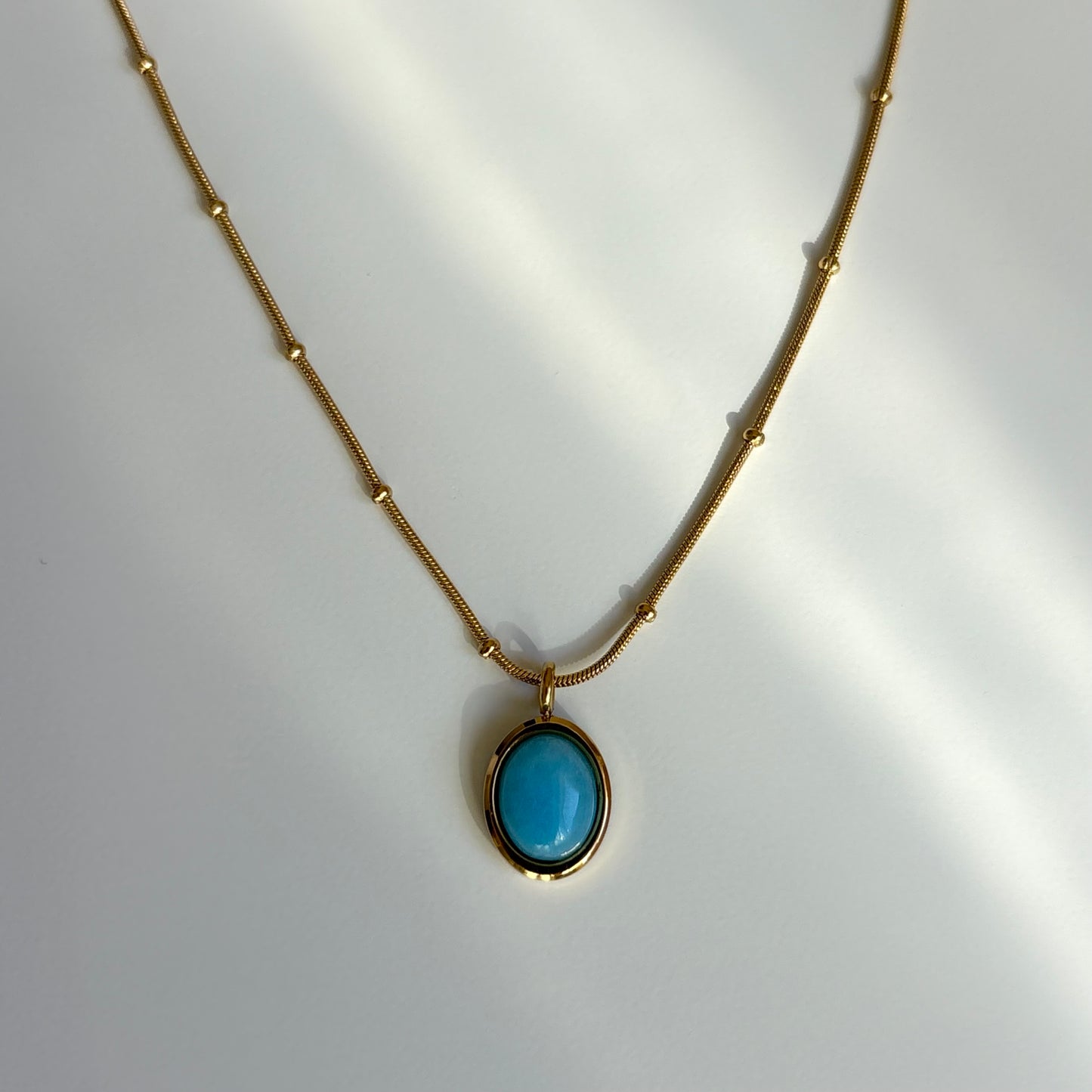Collar de aaguamarina bañado en oro 18k