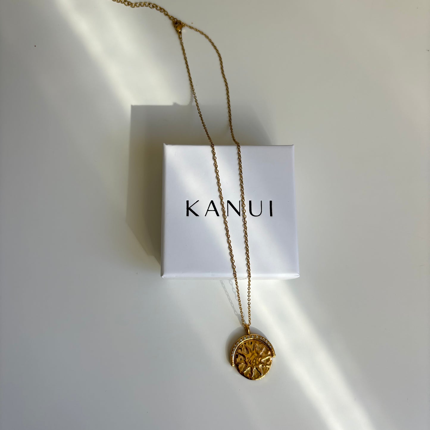 Collar Sol y Luna (dije giratorio) bañado en oro 18k