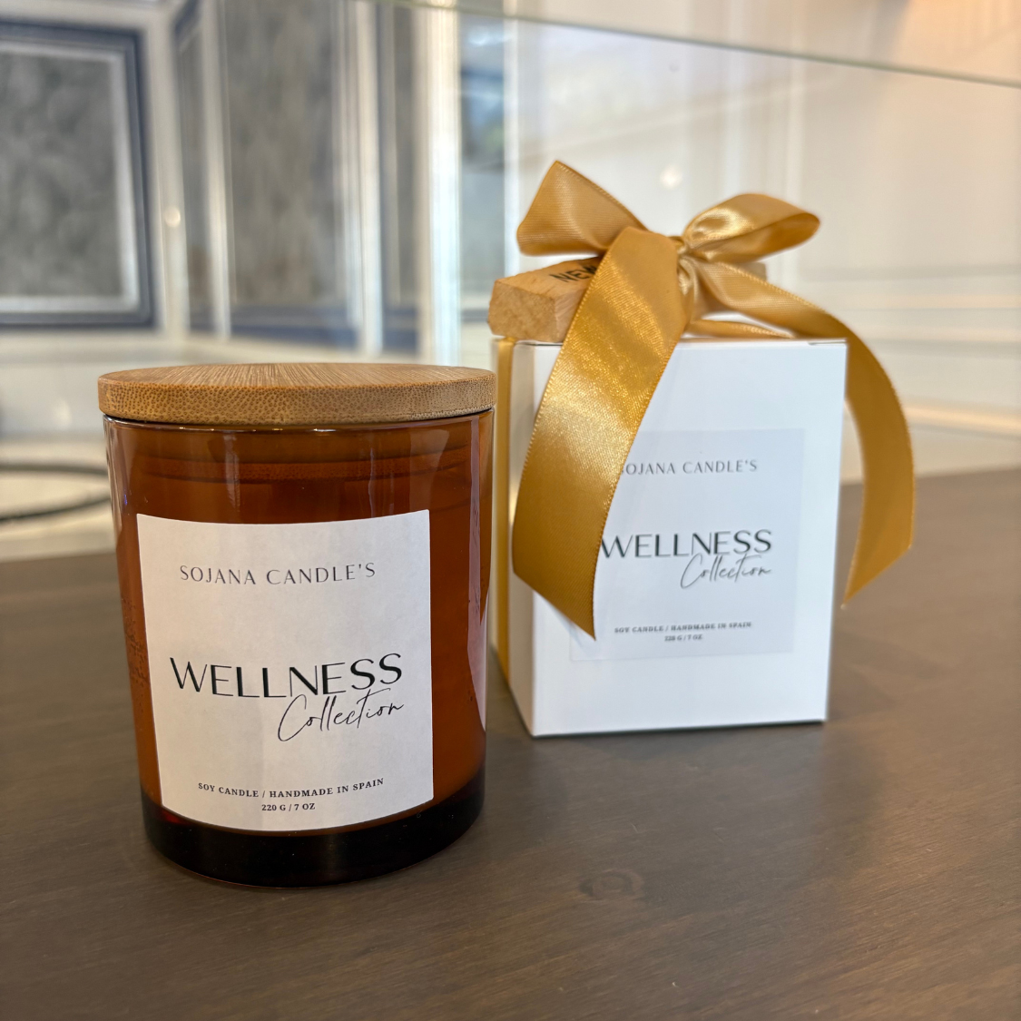 Vela Wellness Collection con palo santo grabado