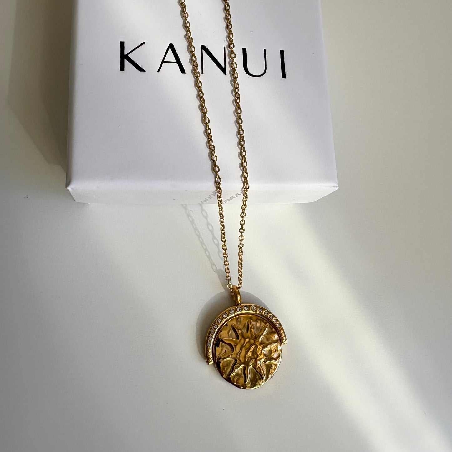 Collar Sol y Luna (dije giratorio) bañado en oro 18k