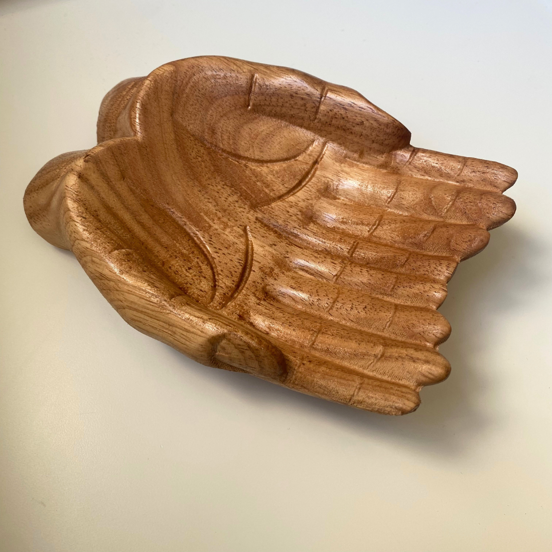 Cuenco de manos de madera