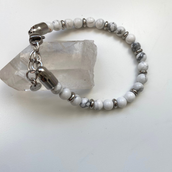 Pulseira Howlite e aço inoxidável