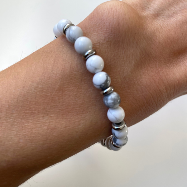 Pulseira Howlite e aço inoxidável