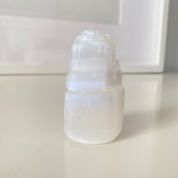 Torre de selenita natural pequeña