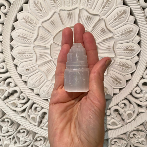 Torre de selenita natural pequeña