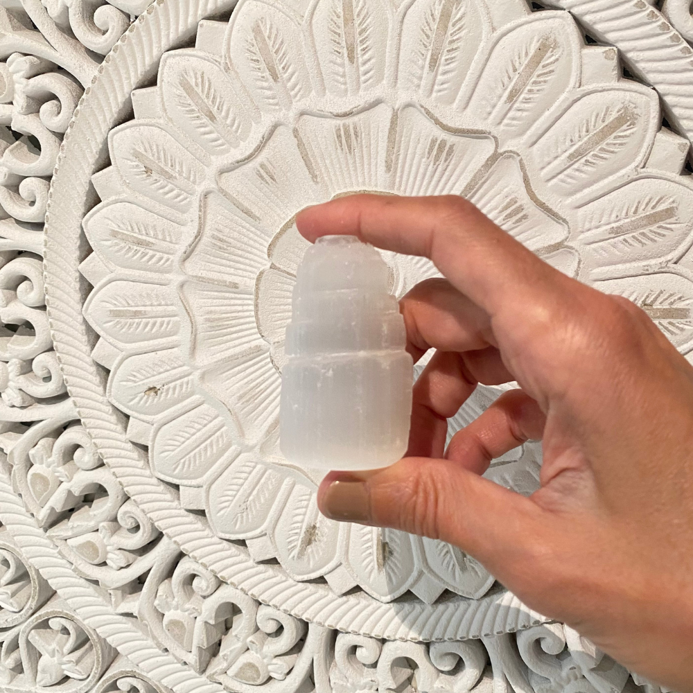 Torre de selenita natural pequeña