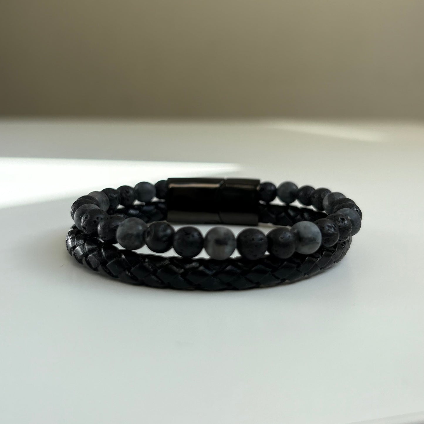 Pulsera doble de piedra lava y labradorita