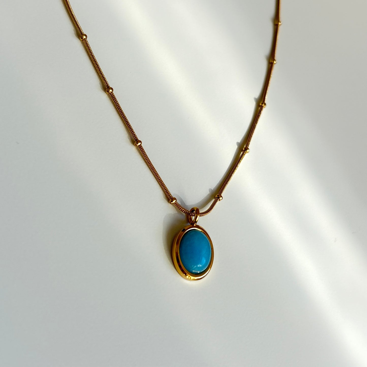 Collar de aaguamarina bañado en oro 18k