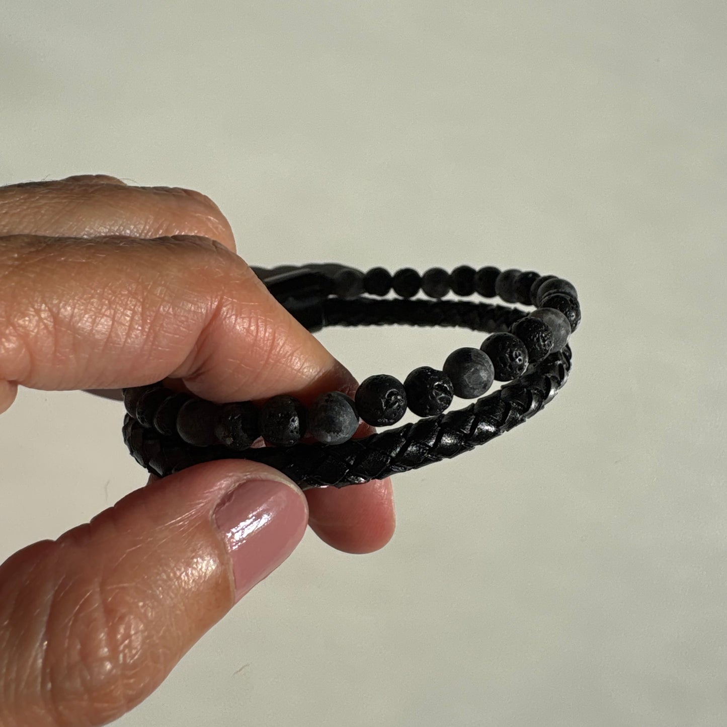 Pulsera doble de piedra lava y labradorita