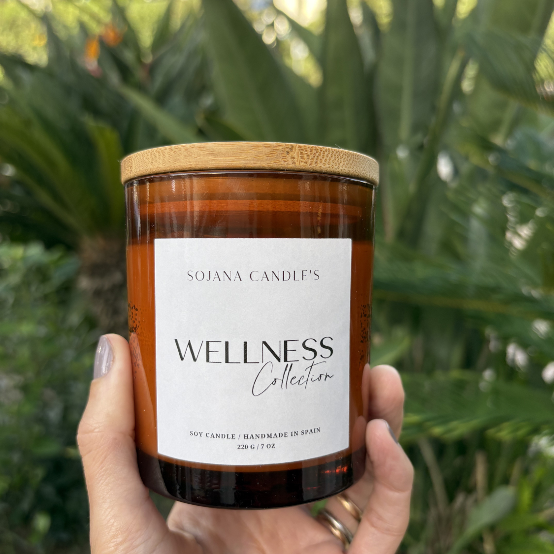 Vela Wellness Collection con palo santo grabado