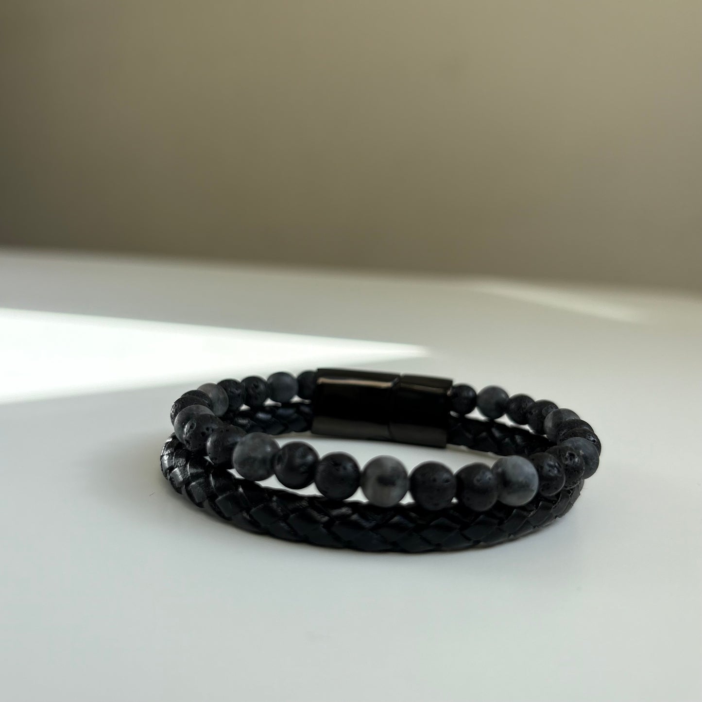 Pulsera doble de piedra lava y labradorita