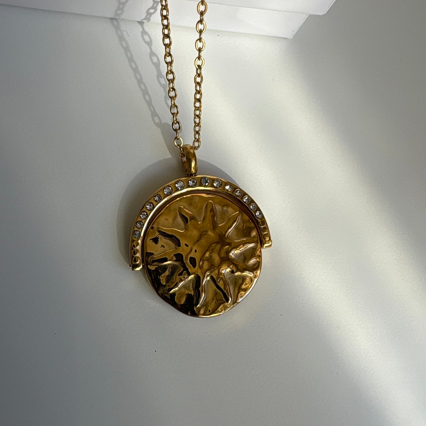 Collar Sol y Luna (dije giratorio) bañado en oro 18k