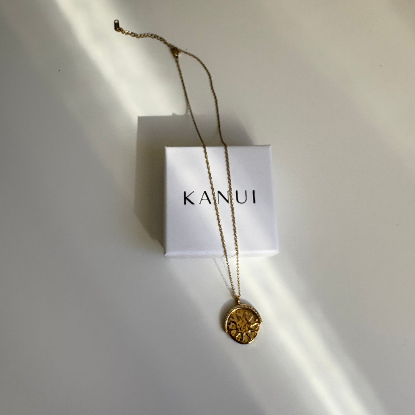 Collar Sol y Luna (dije giratorio) bañado en oro 18k