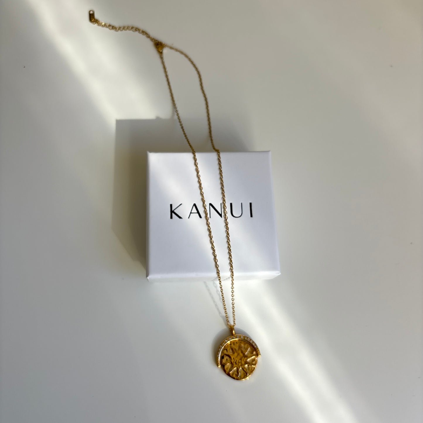 Collar Sol y Luna (dije giratorio) bañado en oro 18k