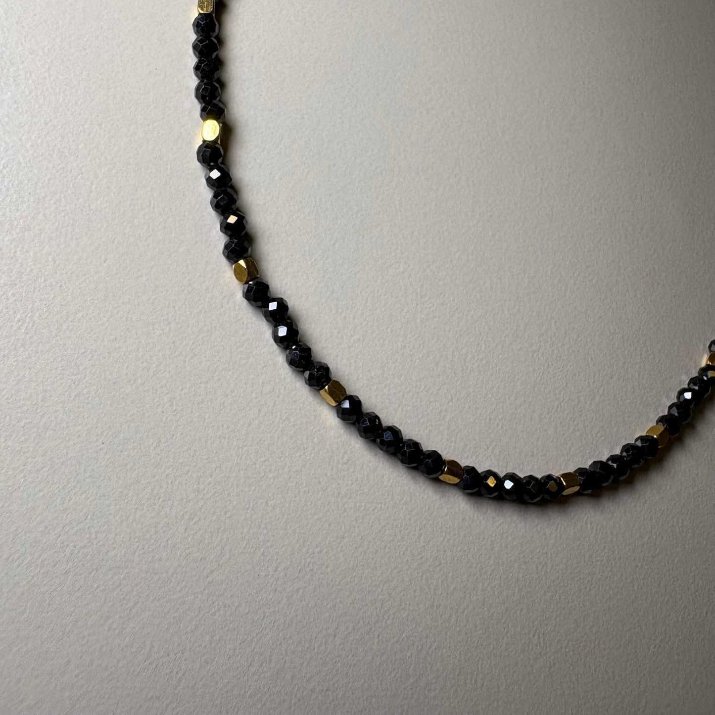 Collar Magnetic Vibes