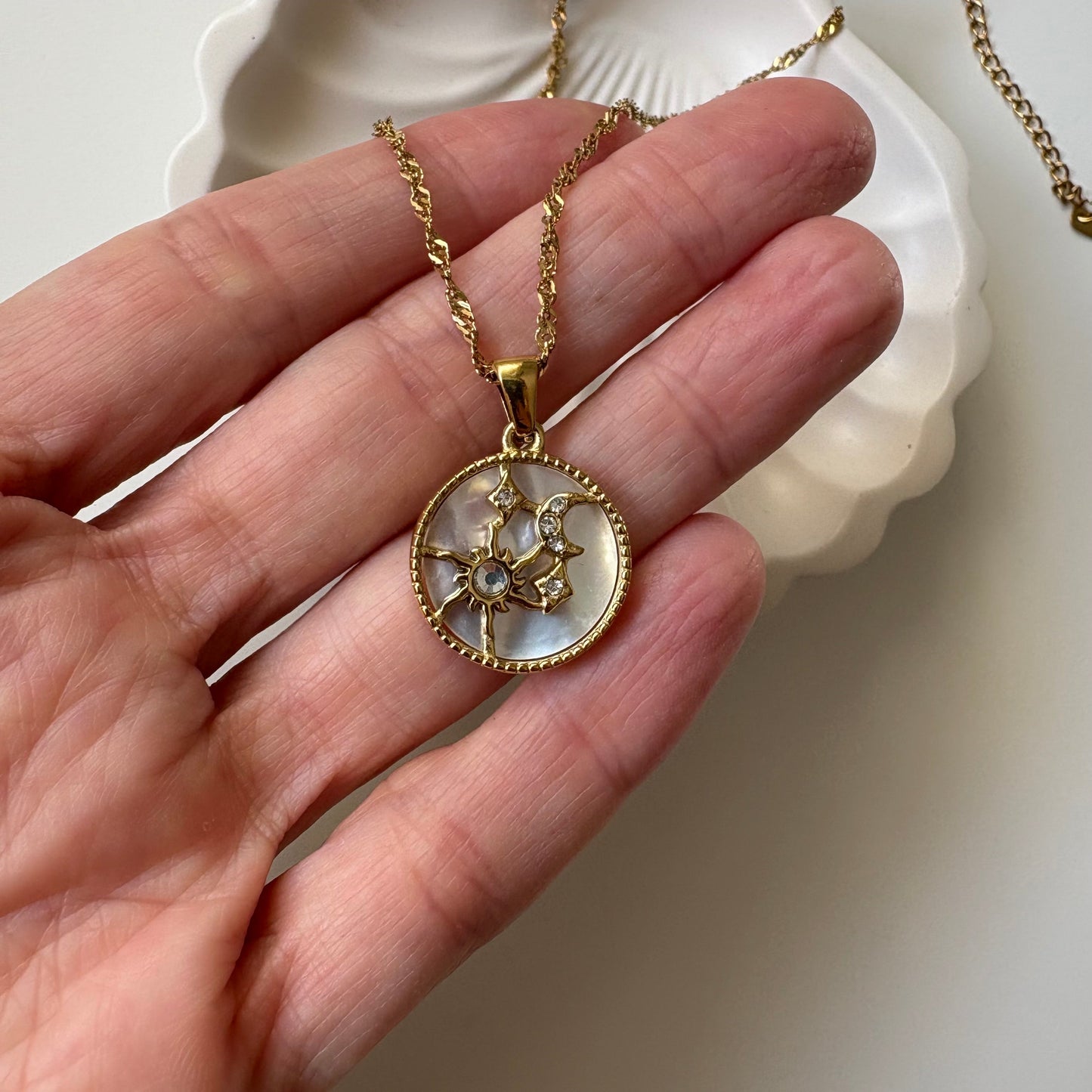 Collar cosmos KANUI banado en oro