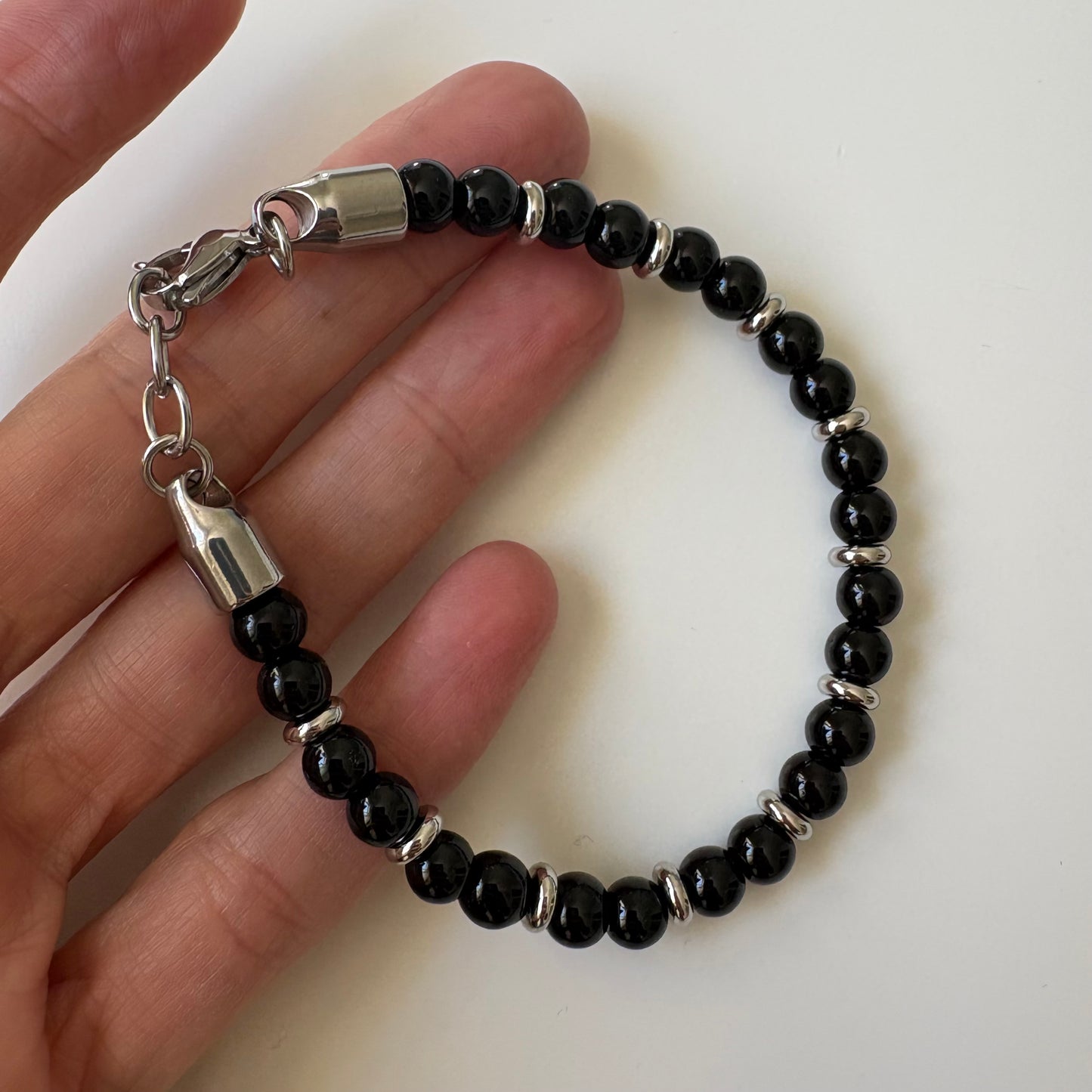 Pulsera de ágata negra y acero inoxidable