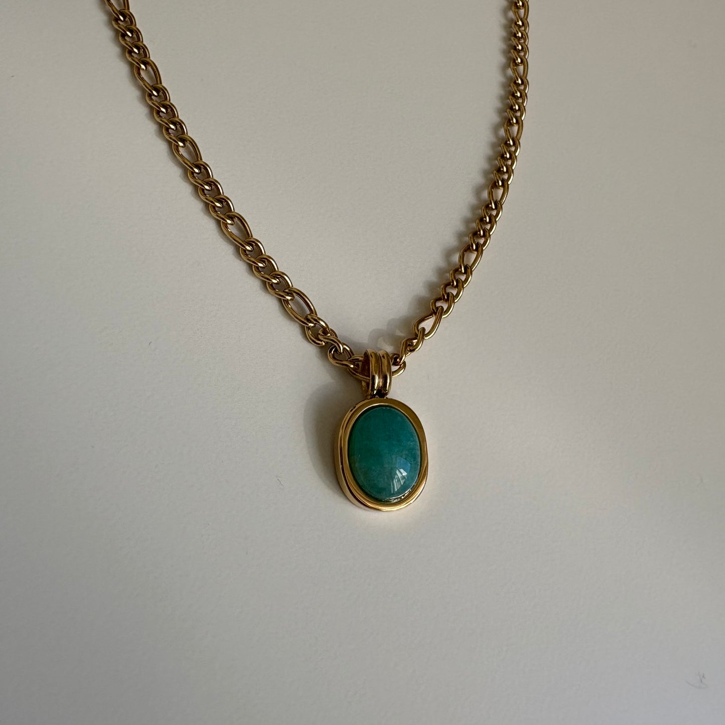 Collar de amazonita bañado en oro 18k
