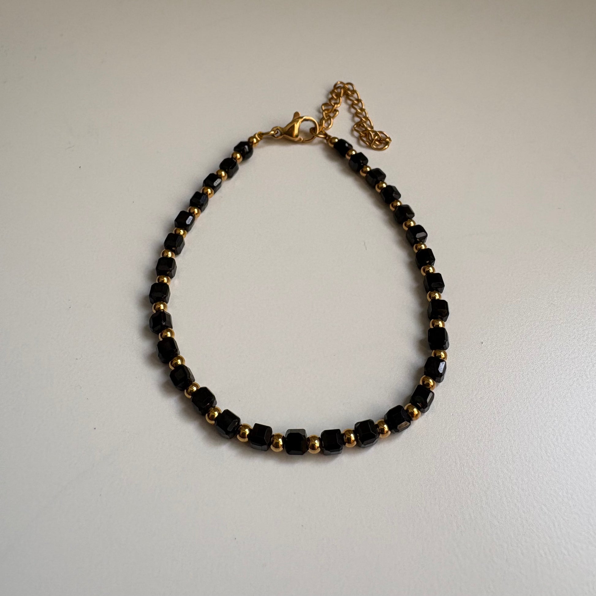 Pulsera proteccion KANUI piedras